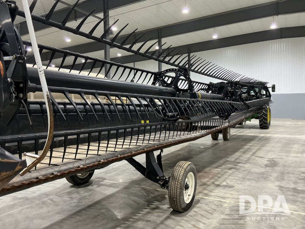 2014 MacDon FD75 Equipment Image0