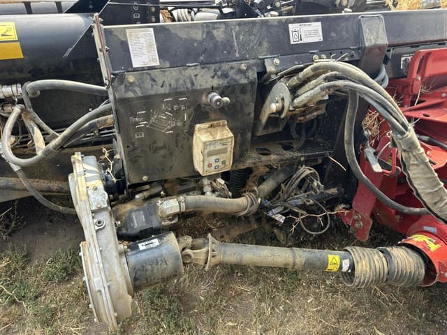 Image of MacDon FD75 equipment image 4