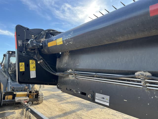 Image of MacDon FD75 equipment image 4