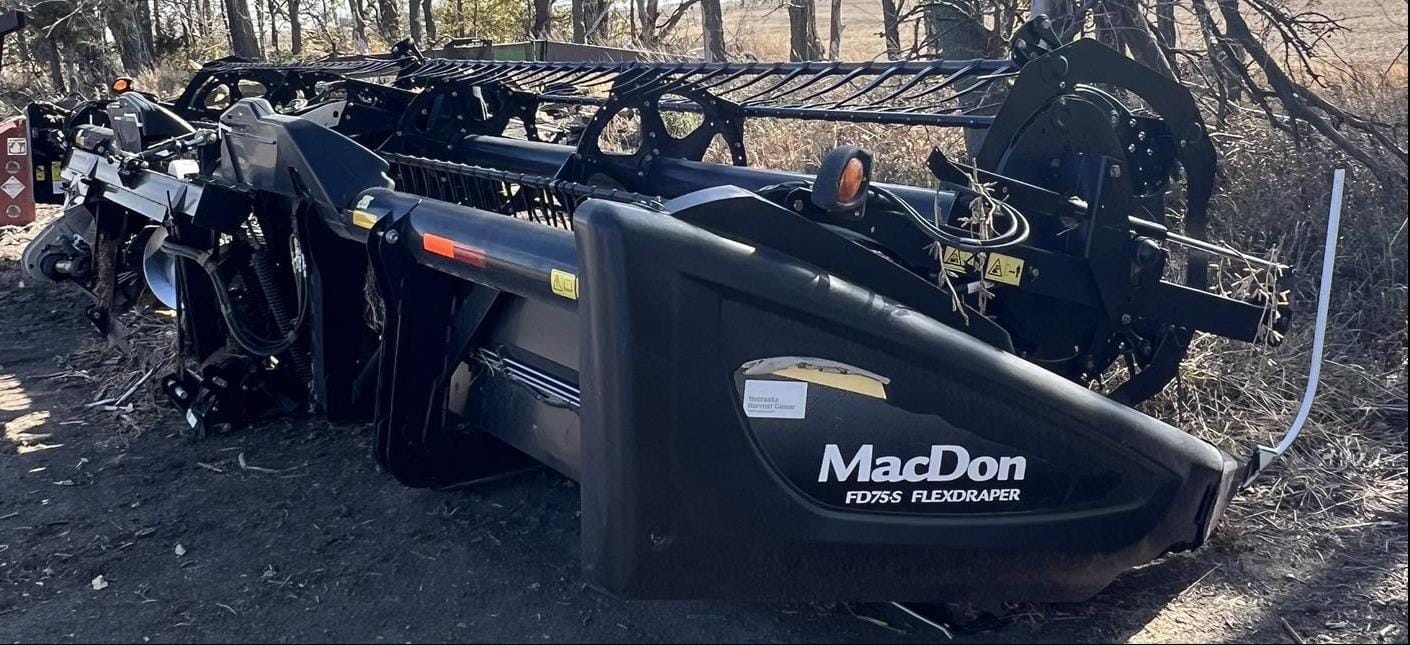 2014 MacDon FD75 Equipment Image0