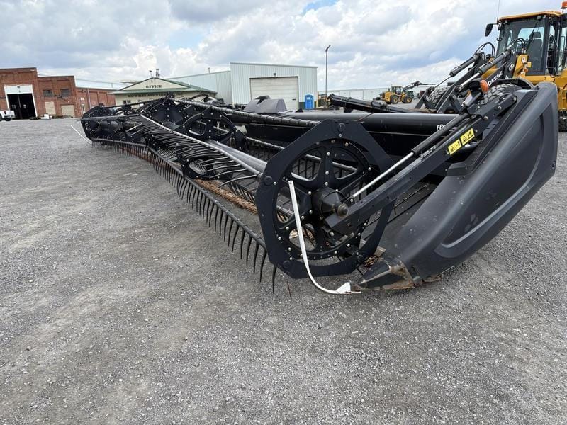 2014 MacDon FD75 Equipment Image0
