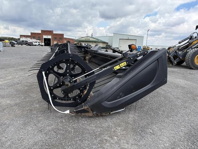 Image of MacDon FD75 equipment image 3