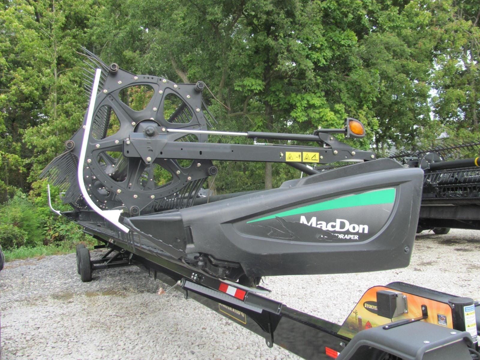 2014 MacDon FD75 Equipment Image0