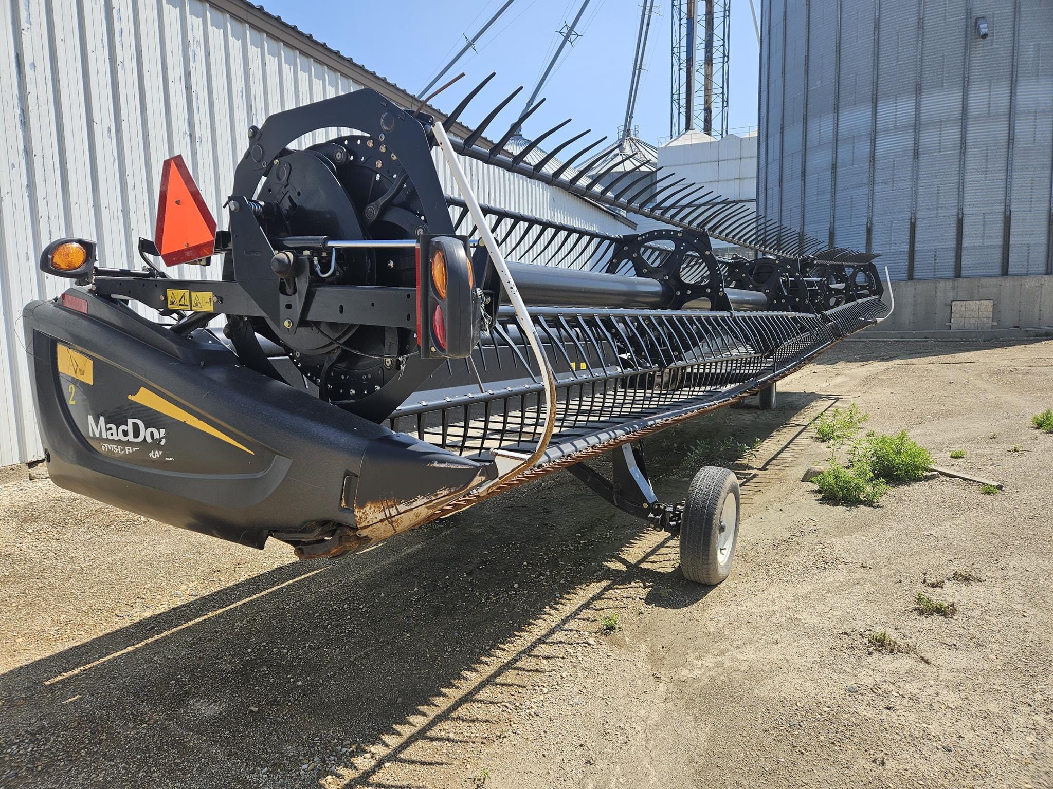 2014 MacDon FD75D Equipment Image0