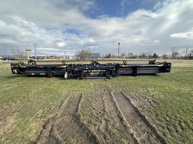 Image of MacDon FD75D equipment image 2