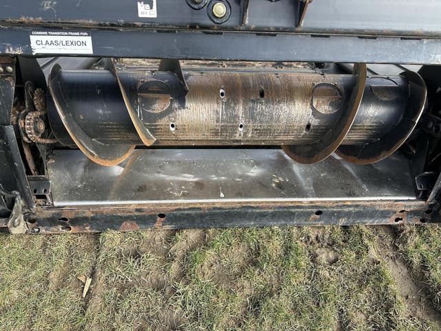 Image of MacDon FD75D equipment image 3