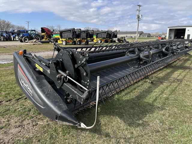 Image of MacDon FD75D equipment image 4