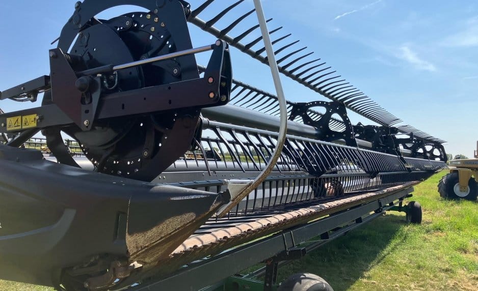 2014 MacDon FD75D Equipment Image0