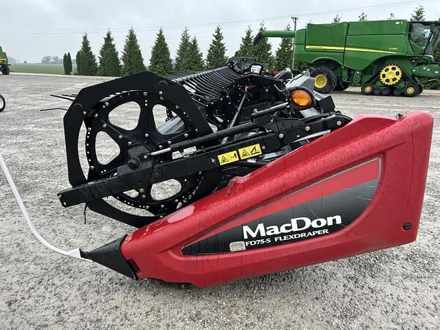 Image of MacDon FD75S equipment image 4