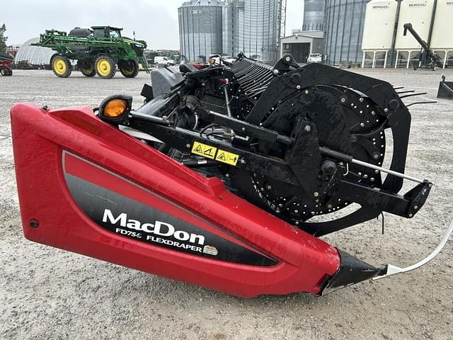 Image of MacDon FD75S equipment image 3