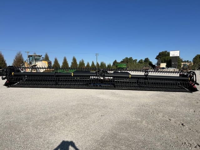 Image of MacDon FD75S equipment image 2