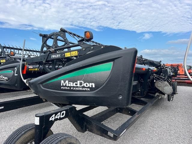 Image of MacDon FD75S equipment image 3