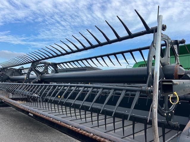 Image of MacDon FD75S equipment image 1