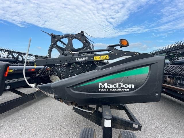 Image of MacDon FD75S equipment image 2