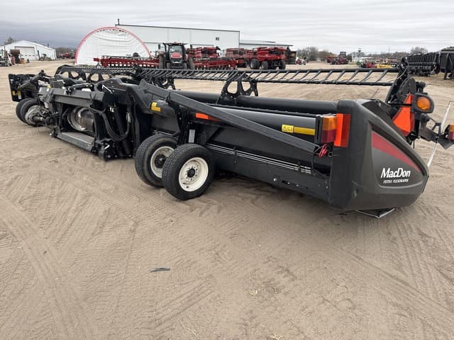 Image of MacDon FD75S equipment image 2