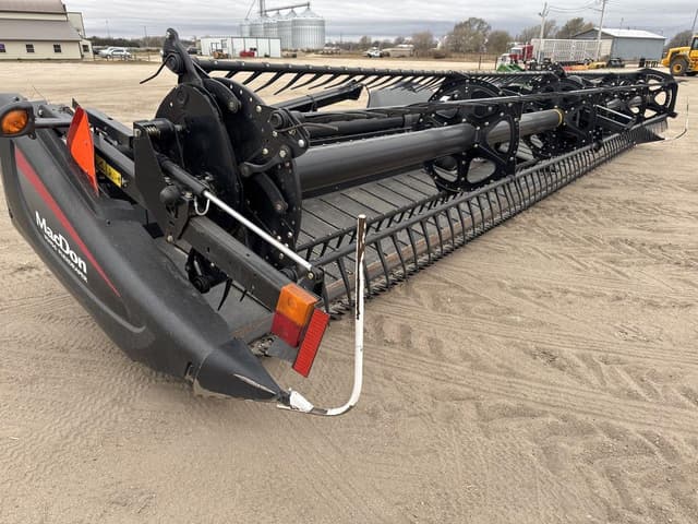 Image of MacDon FD75S equipment image 3