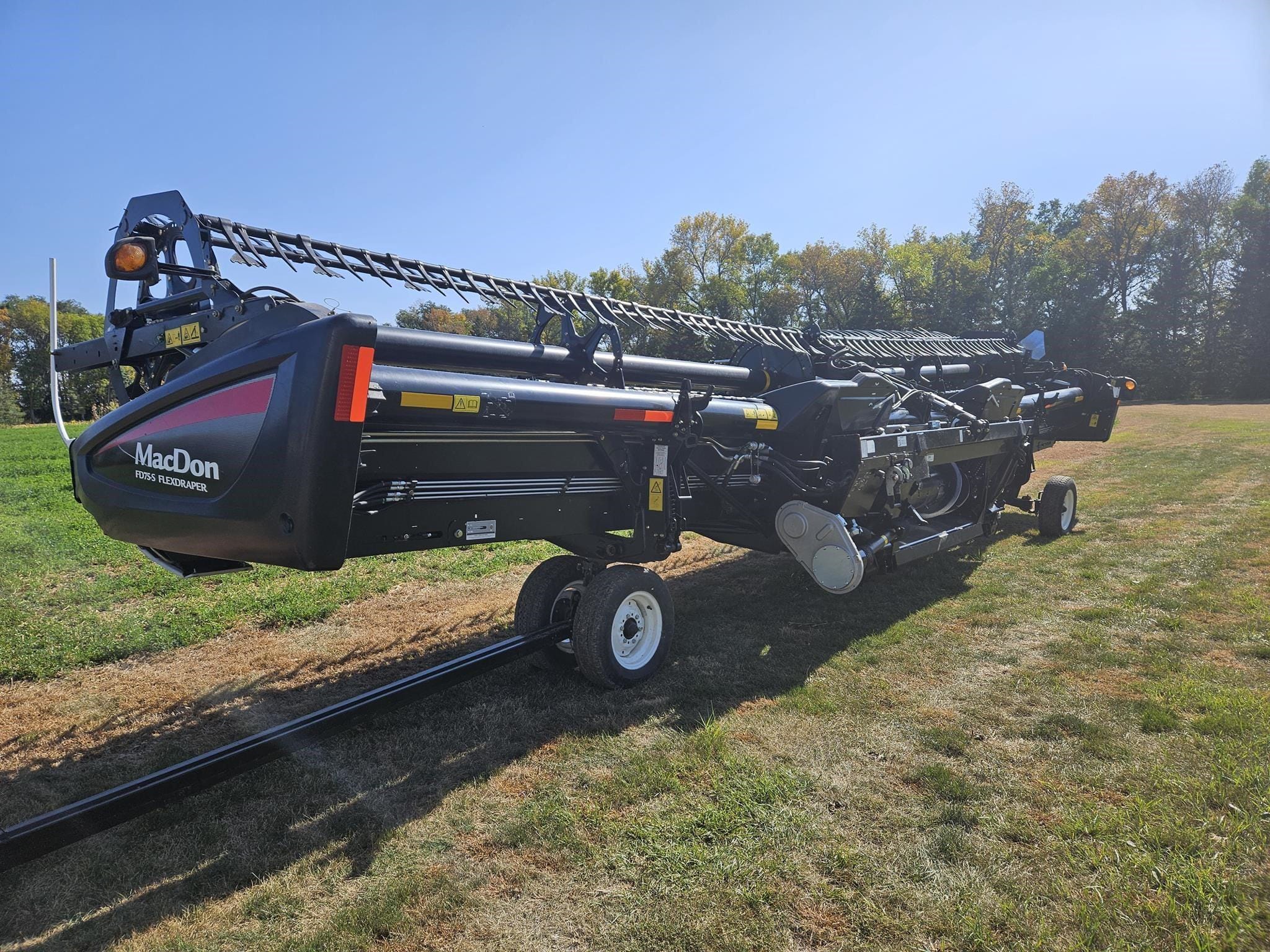 2014 MacDon FD75S Equipment Image0