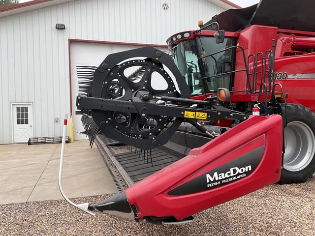 Image of MacDon FD75S equipment image 2