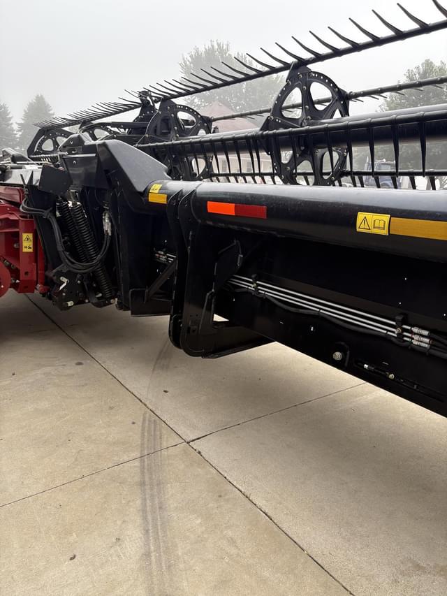 Image of MacDon FD75S equipment image 1