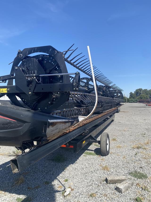 Image of MacDon FD75S equipment image 2