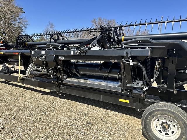 Image of MacDon FD75S equipment image 3