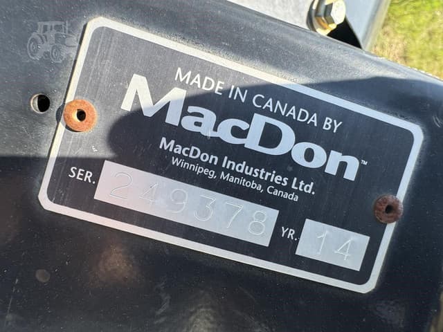 Image of MacDon M155 equipment image 4