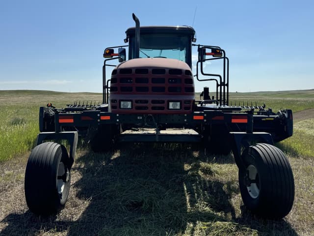 Image of MacDon M155 equipment image 2