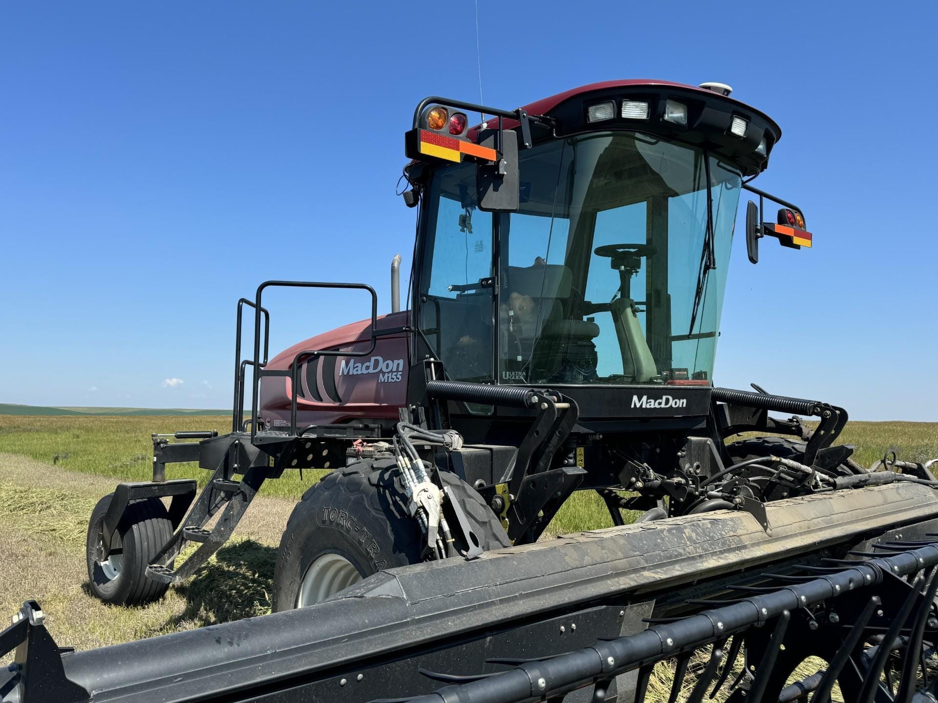 2014 MacDon M155 Equipment Image0