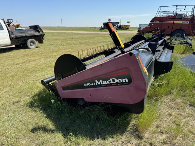 Image of MacDon M155 equipment image 4