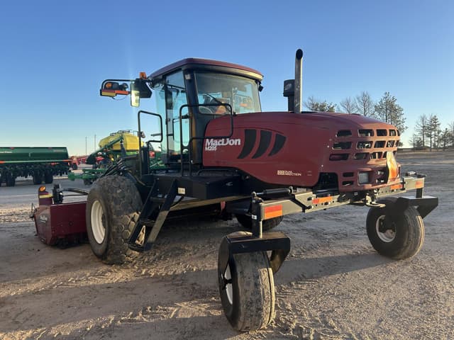 Image of MacDon M205 equipment image 1