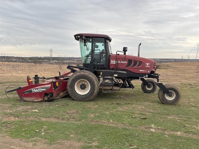 Image of MacDon M205 equipment image 3