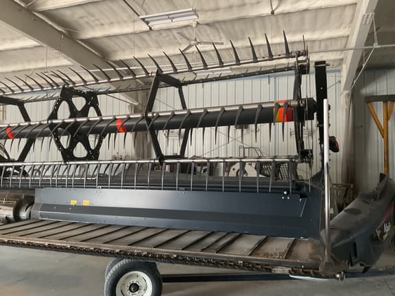 Image of MacDon D65 equipment image 4