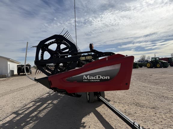 Image of MacDon D65 equipment image 1