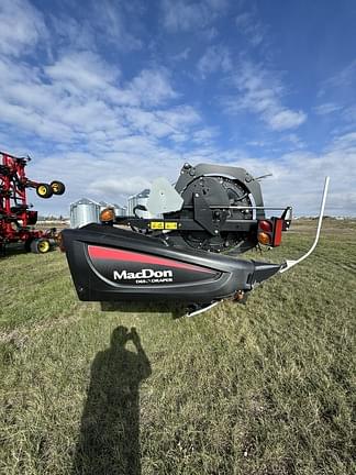 Image of MacDon D65 equipment image 3
