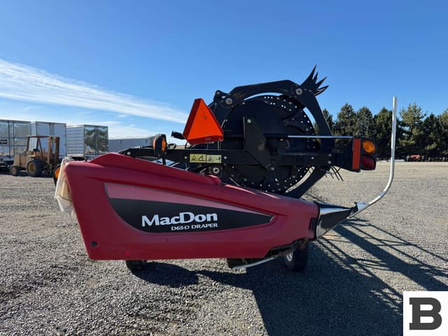 Image of MacDon D65-D equipment image 4
