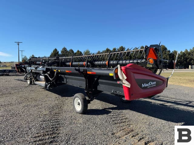 Image of MacDon D65-D equipment image 3