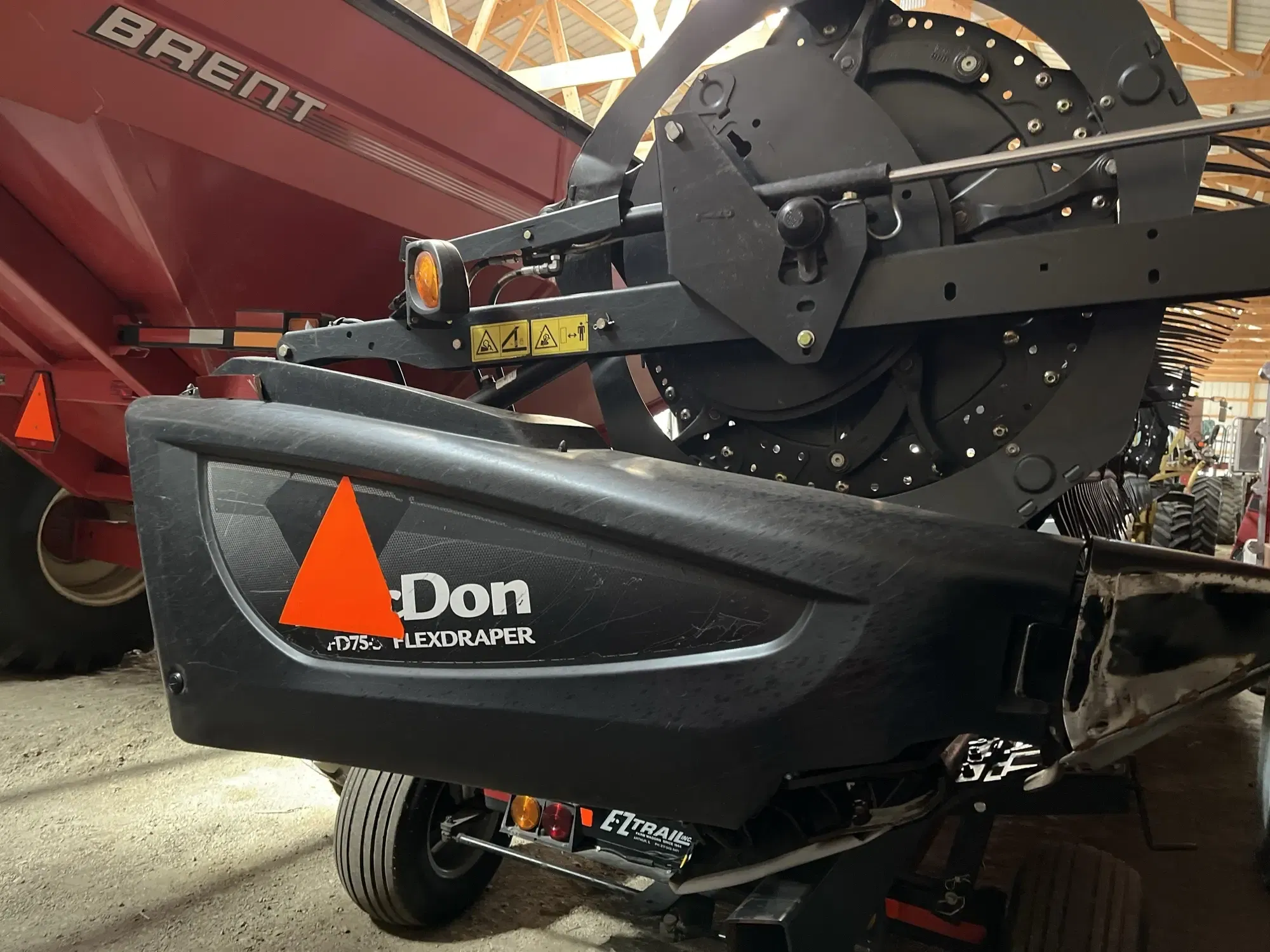 2014 MacDon FD75S Equipment Image0