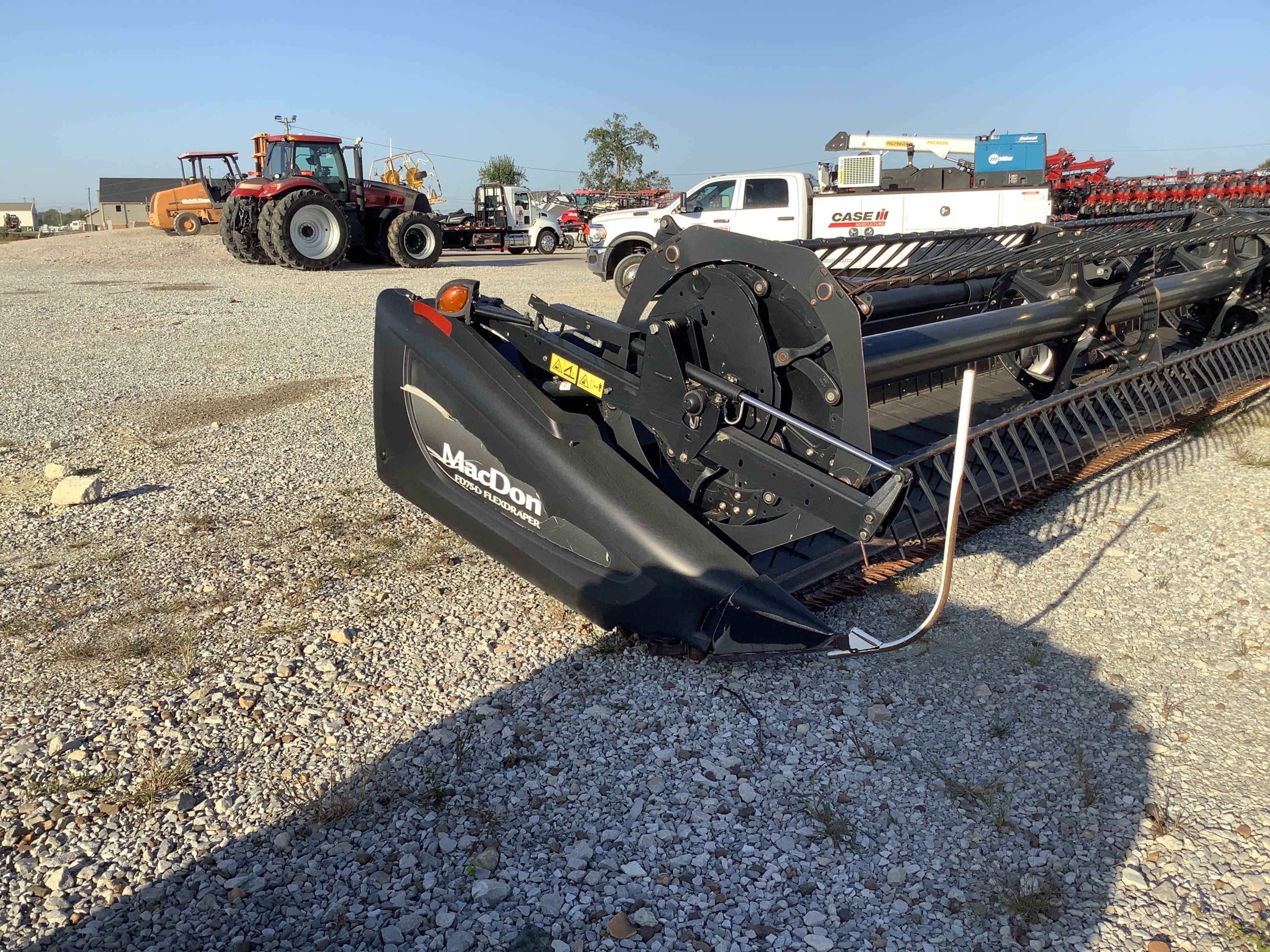 2014 MacDon FD75D Equipment Image0