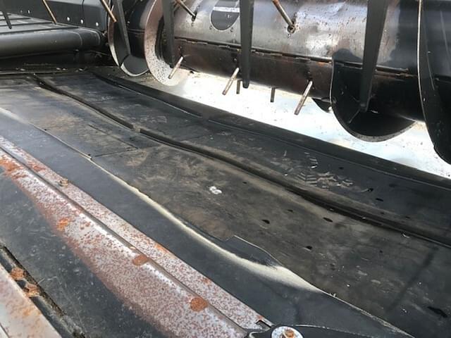 Image of MacDon FD75S equipment image 3