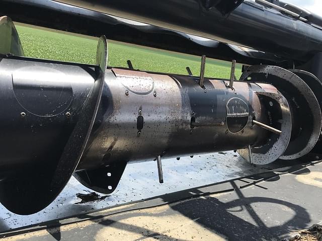 Image of MacDon FD75S equipment image 4