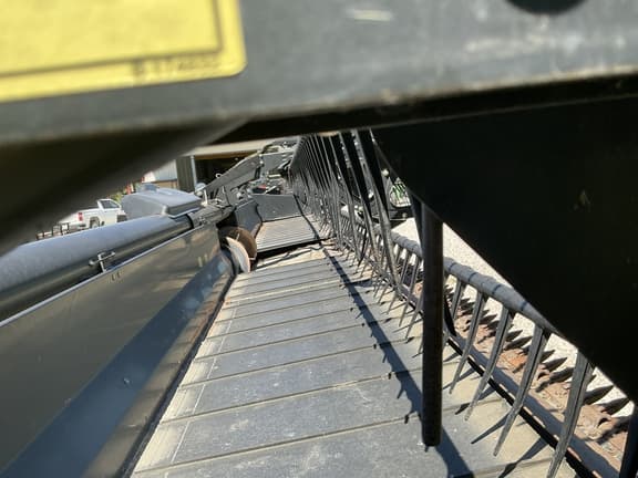 Image of MacDon FD70 equipment image 3