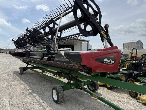 2014 MacDon FD75S Equipment Image0