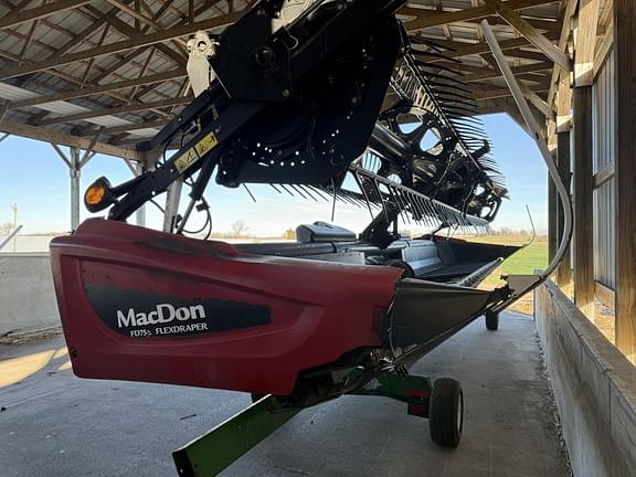 Image of MacDon FD75S equipment image 4