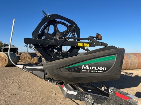 2014 MacDon FD75 Equipment Image0