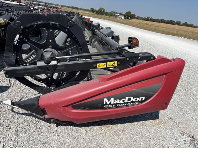 Image of MacDon FD75 equipment image 3