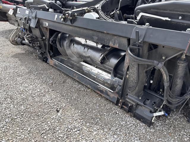 Image of MacDon FD75 equipment image 3