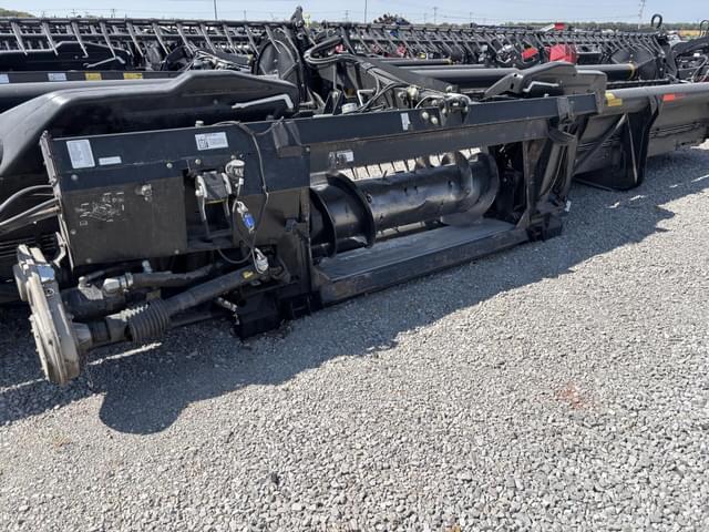 Image of MacDon FD75 equipment image 1