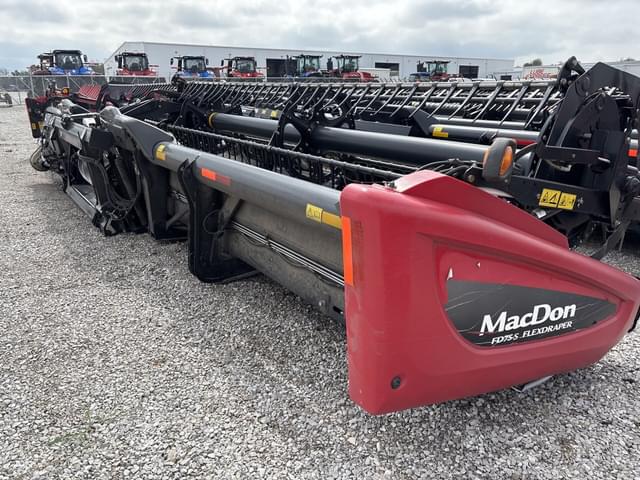 Image of MacDon FD75 equipment image 2