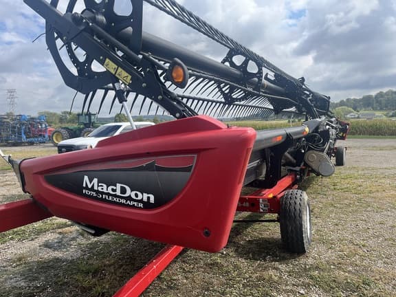 Image of MacDon FD75-40 equipment image 4