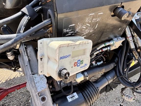 Image of MacDon FD75D equipment image 2